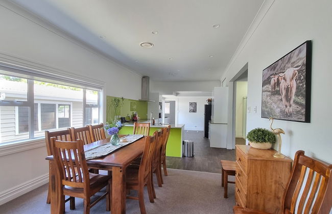 Cheerful 5 - Bedroom Home - Free Parking - Foto 33