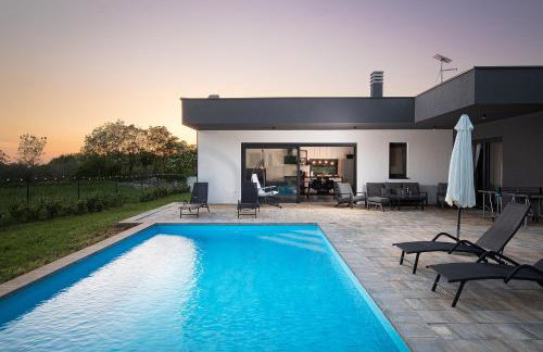 Vila Nora with heated pool - Foto 8