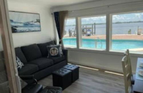 Gorgeous Waterfront! Mermaid's Retreat Wows! - Foto 15