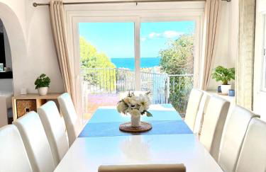 5 Bedroom Villa with HEATED Pool with breath-taking Sea Views, Walking distances to Shops Restaurants Beach - Photo 9