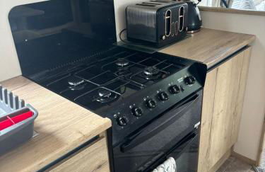 New 2 bed holiday home with decking in Rockley Park Dorset near the sea - Photo 11