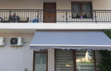 Soula's Sunshine Blue Apartment - Photo 7