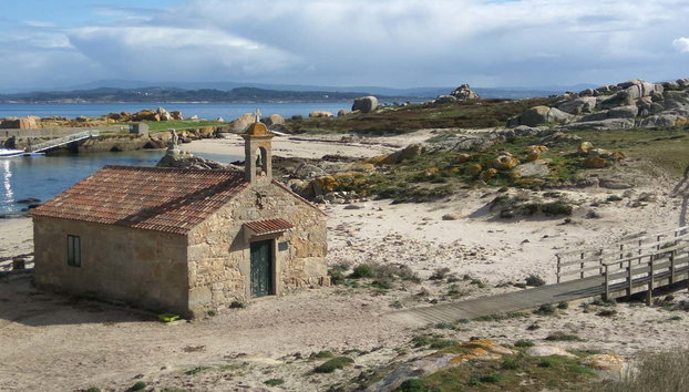 Excursión a la isla de Sálvora - Foto 5, En la ermita de la isla