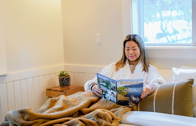 Barefoot Villas Cabin 1 Beaver w/ Hot tub - Photo 4