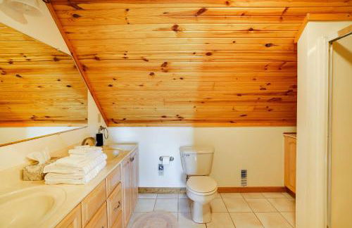 Pet-Friendly Vienna Cabin with Screened-In Porch! - Photo 13