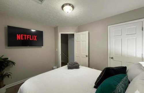 King Bed! Soaking tub! Fenced Yard w Screen Patio - Foto 39