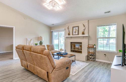 Westfield Home with Furnished Patio 2 Mi to Park St - Foto 1