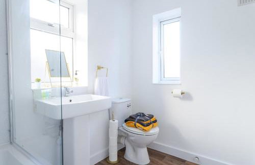 A Luxurious Home with Hot Tub and Man Cave! 9ppl - Foto 41