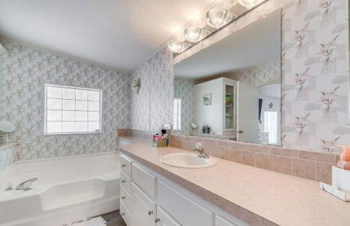 Waterfront Weeki Wachee Home with Fire Pit! - Foto 24