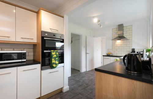 Cosy 4-BDR Family-Friendly House in North Hykeham, with High Speed Free WiFi, Secure Parking, Sleeps Up to 7, Long-Term Stays Allowed! - Foto 31