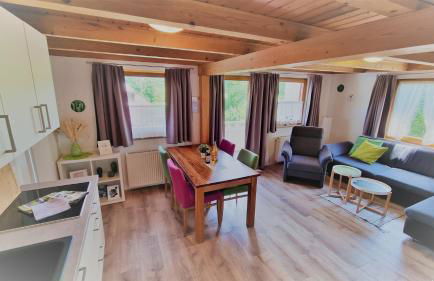 Wohnung #5 mit Balkon - zentrale dennoch ruhige Lage mit Terrasse - Stadtbus vor der Tür! - Foto 3