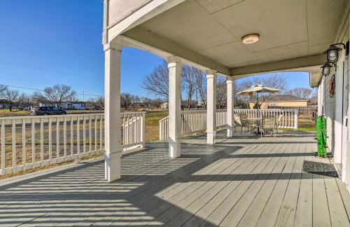 Peaceful Atascosa Home with Balcony and Deck! - Foto 34