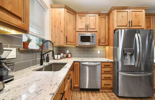 HostWise Stays - The Larryville - Amazing Bathroom, Perfect Location, Custom Build - Foto 15