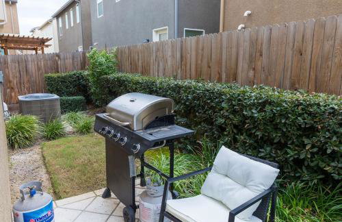 Modern 5 bed near hospitals and UC Merced - Foto 32