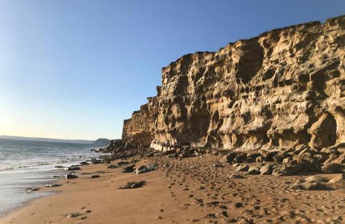 Norburton Hall Cottages - Photo 13