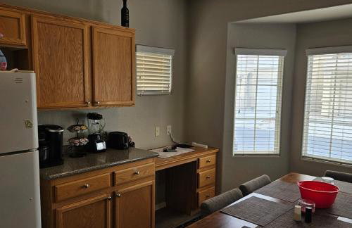 This cute 3 bedroom 2 and half bath is cozy - Photo 14