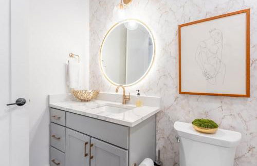 Here You Come Again by Stay Local Nashville - Foto 30