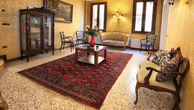 Coin salon dans le hall