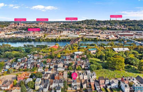 Chic Home with Large Private Yard! Hot Tub, Close To Downtown - Foto 28