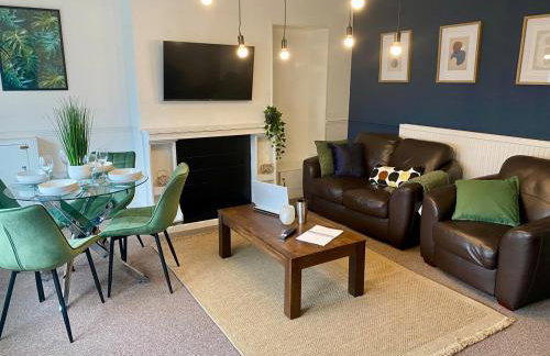 Stylish 4BR Home - Free WiFi -Ideal for Contractors - Foto 15