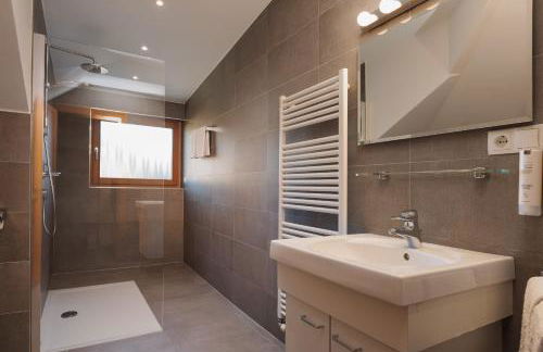 Alpenvilla Large Family Apartment - by Familiaris- Pools 500 meters - Foto 6