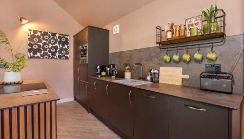 The Warehouse with Free Parking - Foto 2