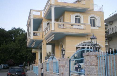 Royal's Studios - Photo 18