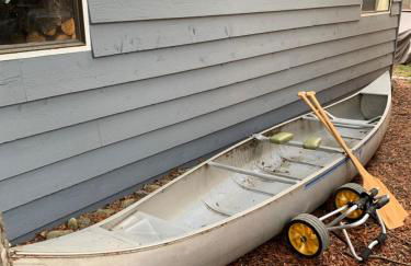 Beautiful Bungalow and Bunk House, Close to Lake - Foto 23