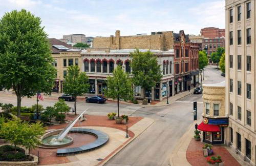 Large Luxury Downtown Loft - Walk to Everything Free Parking - Foto 16