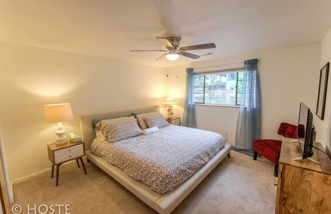 1 Br70's Inspired Comfy Condoclose to Broadmoor - Foto 6