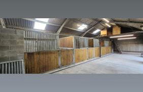 Cwm Uchaf Holiday Home, hot tub and horse view! - Photo 33