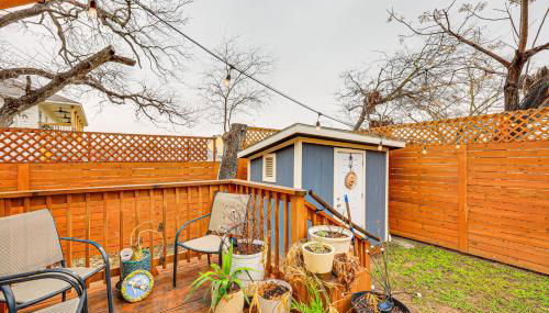 Artsy Bungalow with Yard in Dtwn San Antonio - Foto 3