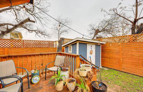 Artsy Bungalow with Yard in Dtwn San Antonio - Foto 3