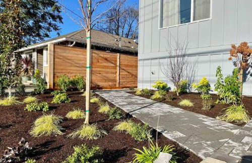 Gorgeous 1 BR Suite in a New House Free Parking - Foto 16