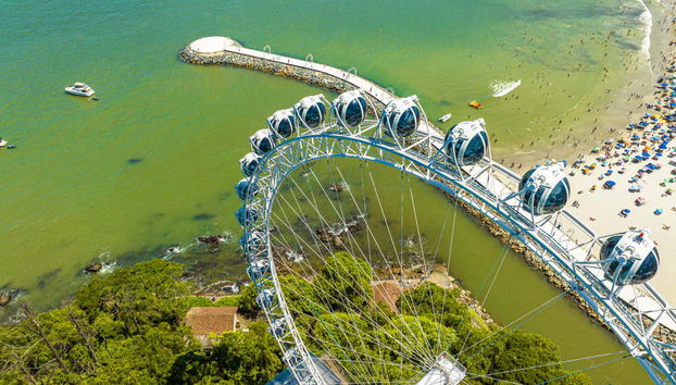 A roda-gigante oferece uma incrível vista do mar