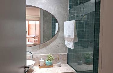 FLAT ENCANTADOR A UM PASSO DA PRAIA - Foto 49