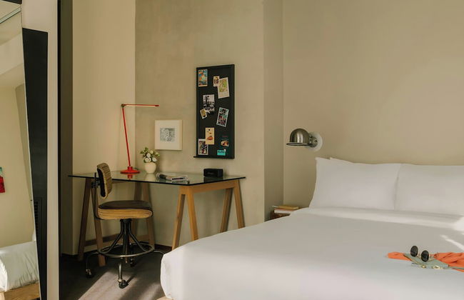 Chambers Hotel Central Park South, Sonder by Marriott Bonvoy - Photo 11