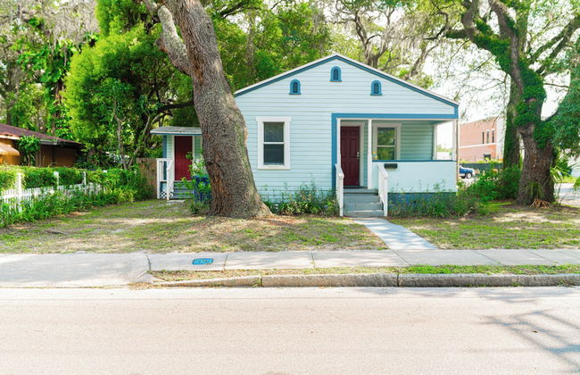 Hot Tub Home With Commercial Parking - Photo 5