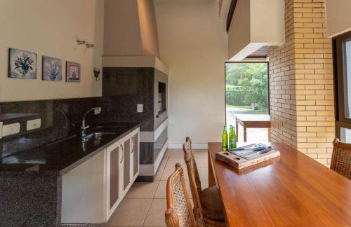 Refúgio de Luxo e Piscina à beira do Passaúna - Photo 24