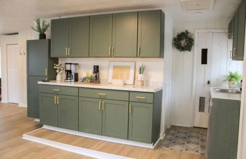 New 1-bedroom Bungalow! 4 miles to CLE - Foto 7