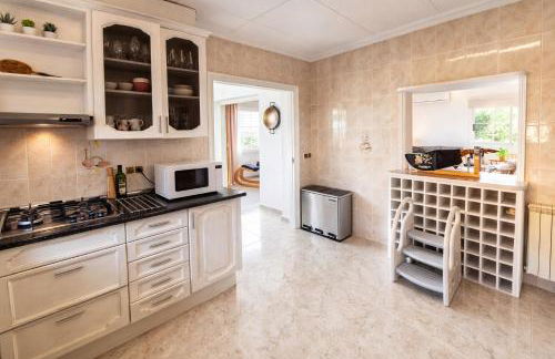 2 Private Abodes in One Magnificent Villa! - Foto 10