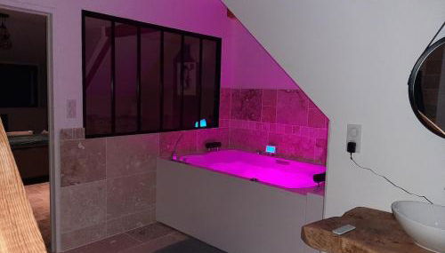 Logement Cozzy avec vue sur la vallée et Jacuzzi - Foto 4