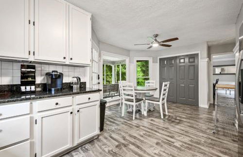 Relax In This 4BR Retreat With Screened Snug Porch - Foto 11