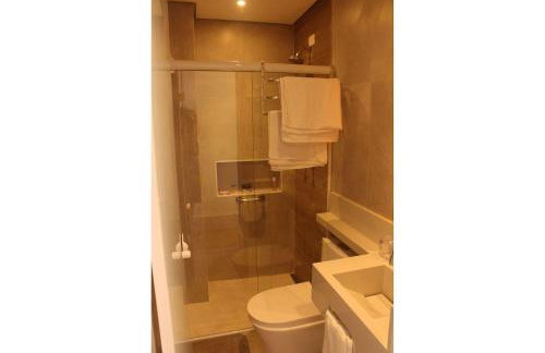 Casa d'Aroeira Residencial Boutique - Centro de Juqueí - Perto de Tudo - 2 quadras do Mar - Serviço de Praia - Roupa de Cama 600 fios algodão Egípcio - Tudo Novo - Estacionamento Interno - Cozinha - Consulte unidades com Ofurô Hidro e Cromoterapia - Foto 67