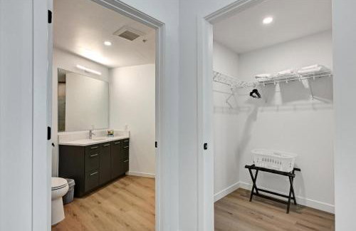 Global Luxury Suites at Town Center - Photo 66