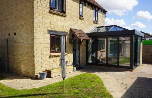 Atworth Haven: 4-Bed Home with Garden - Foto 4