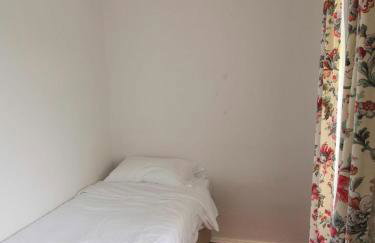 Spacious semi detached house - Photo 8