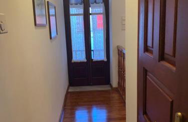 wood and stone in the path of lava - Foto 5