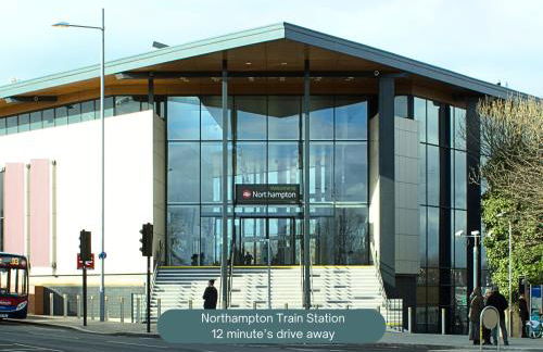 Charming Detached Bungalow - Close to Town Centre - Driveway Parking, Self-Check-In, Fast WiFi and Garden by Yoko Property - Photo 24