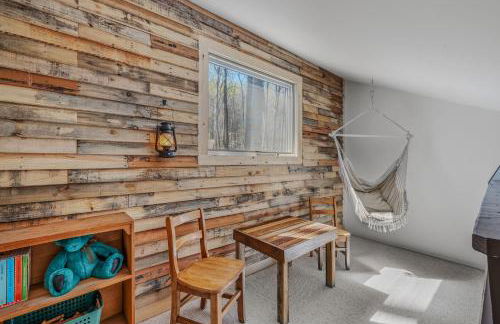 Ma-ple Haven --Wifi, Fireplace, Deck, Fire Pit, Family Friendly, Game Room, Pool Access - Foto 28